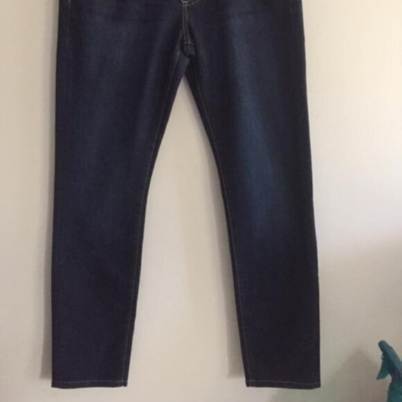 Woman BANANA REPUBLIC Size 28 Ultimate Skinny Jeans - Picture 2 of 8